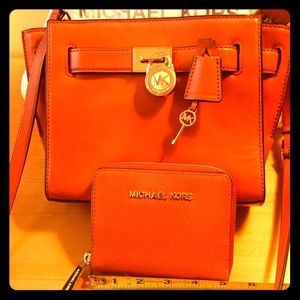 Shoulder bag with matching wallet